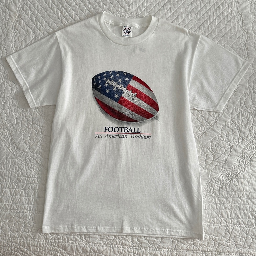 NWT Vintage 90s Patriotic Football An American Tradition USA Flag Tee T-Shirt